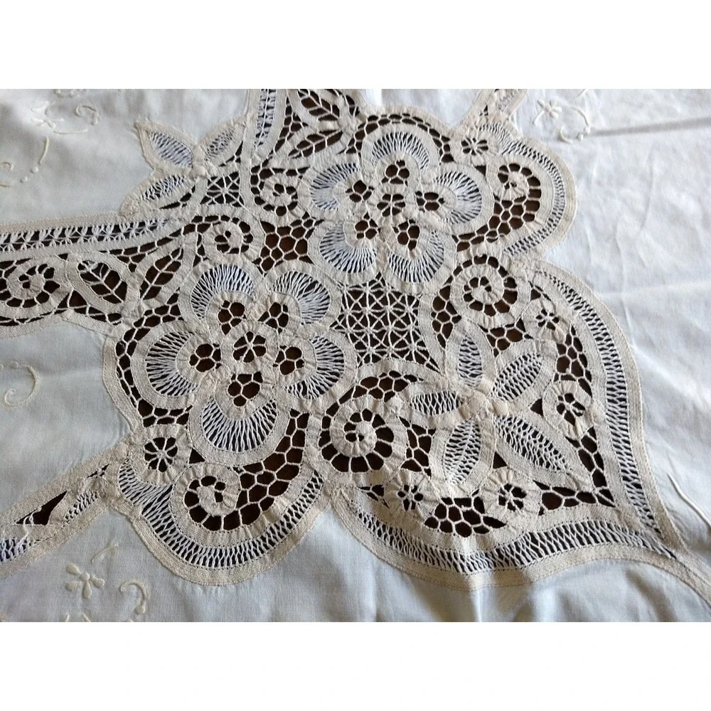 Vintage Madeira Lace Tablecloth 128